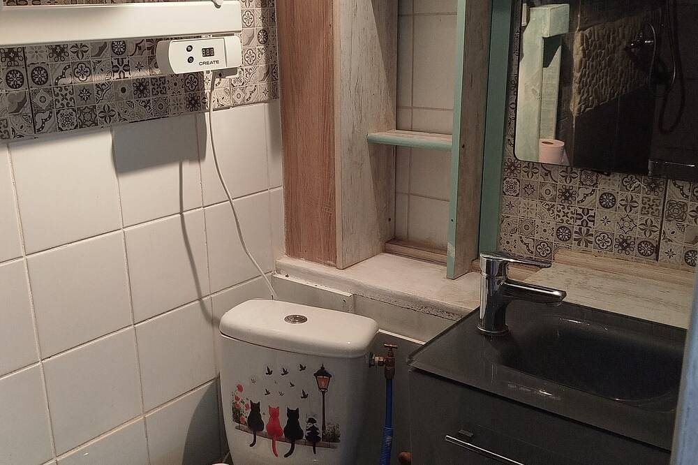 Entire apartment, Cosy studio on the shores of Lac d'Allier - breathtaking views and natural surroundings in Bellerive-sur-Allier, Vichy region