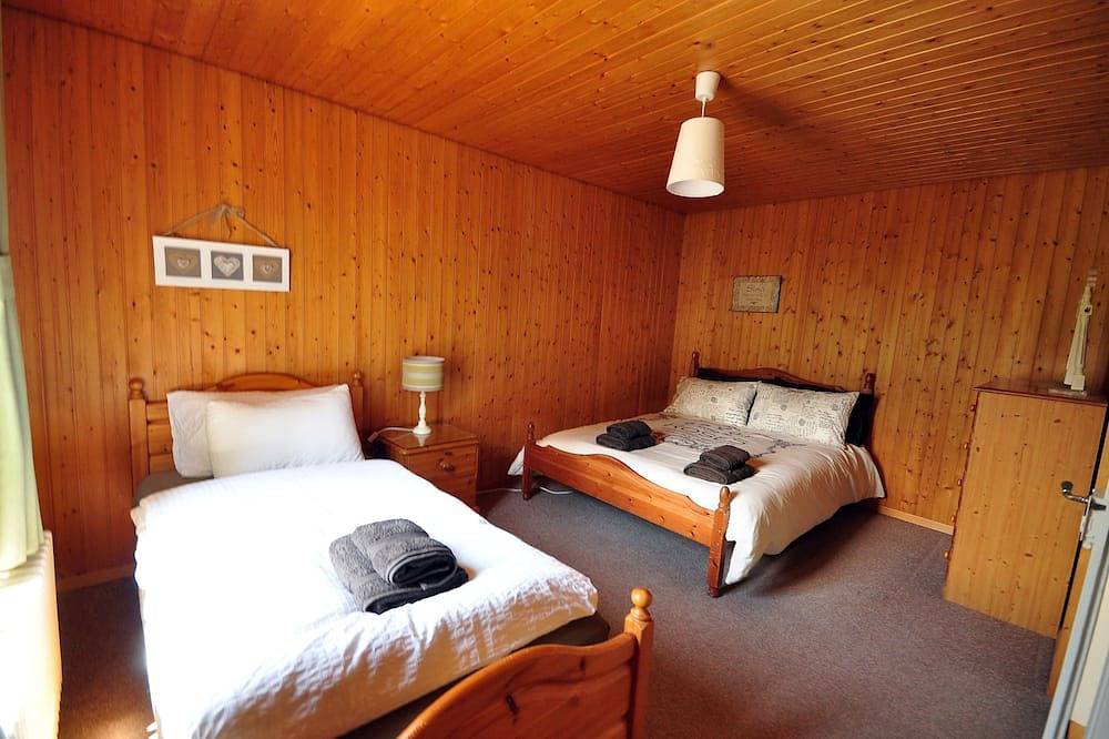 Ganze Wohnung, Große Wohnung für große Gruppen und Familien.  Schlafen 12.   Wunderschöne Aussicht. in Matten bei Interlaken, Thunersee