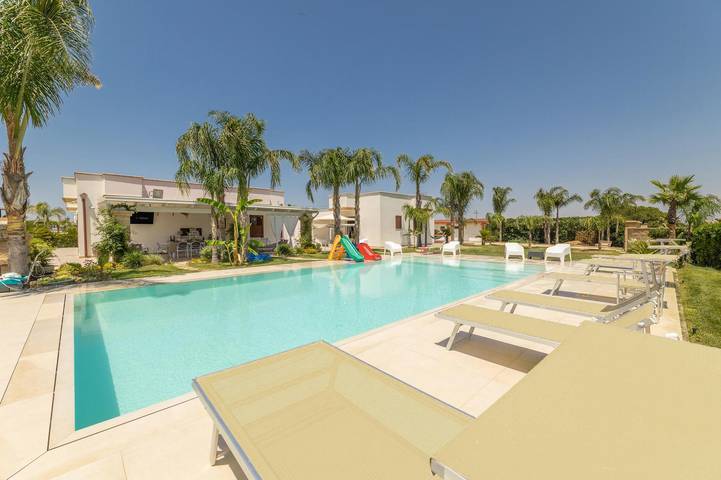 Villa per 16 persone, con balcone/terrazza, con animali domestici a Taviano