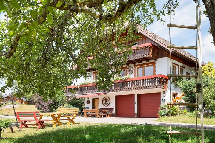 Ferienwohnung für 6 Personen, mit Balkon und Garten in St. Georgen