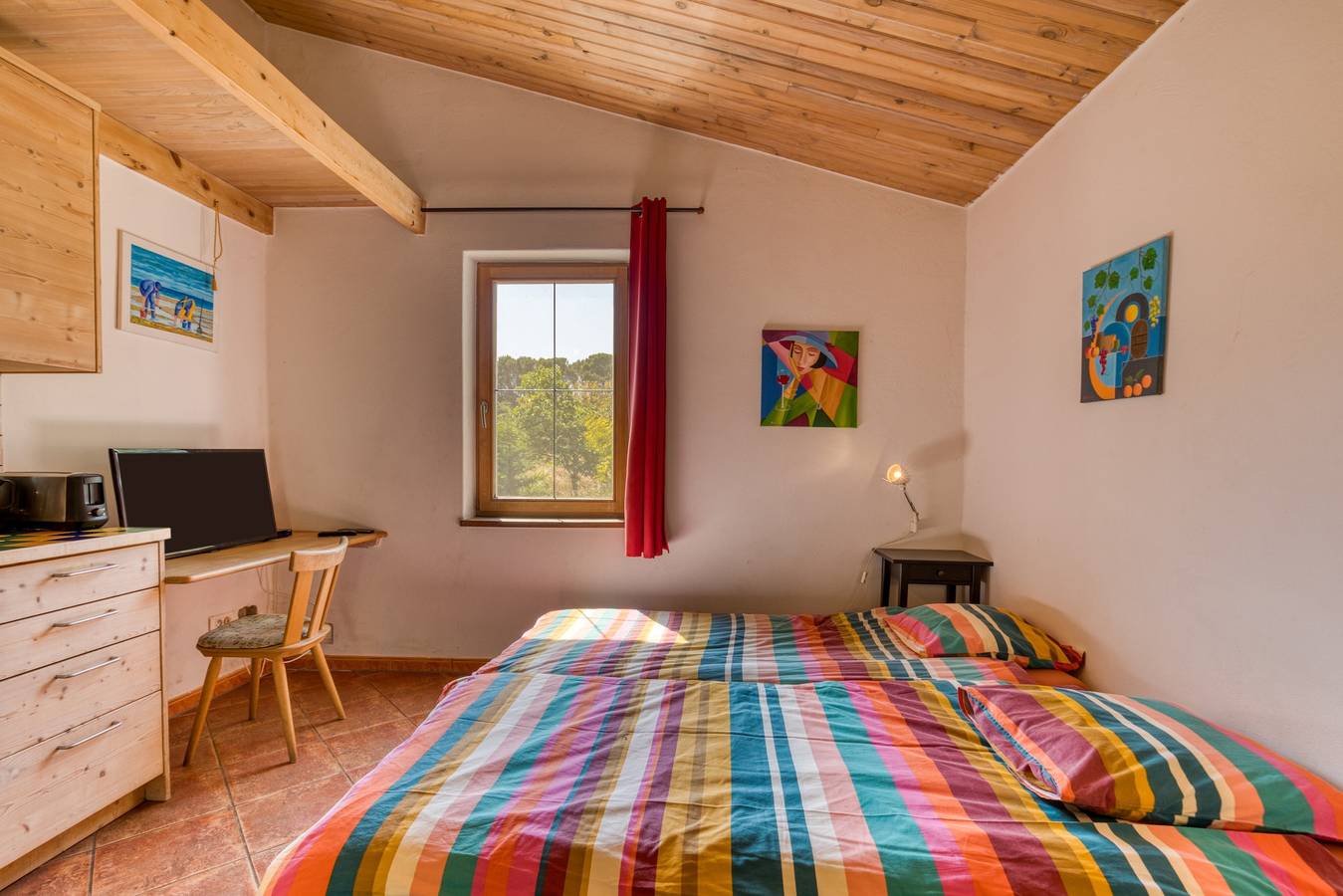 Estudio entero, Precioso estudio junto al río con piscina compartida y terraza privada. in Aspiran, Región de Lodève