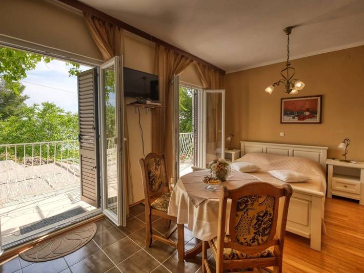 Holiday rental for 2 people, with garden in Mlini