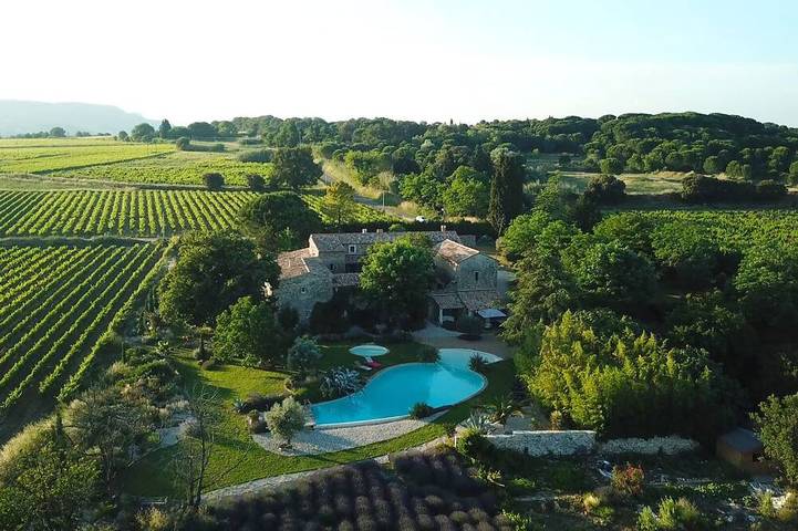 Location de vacances pour 19 personnes, avec Balcon ainsi que Jacuzzi et Jardin à Saint-Laurent-des-Arbres