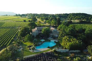 Gîte pour 19 personnes, avec jardin et jacuzzi à Saint-Laurent-des-Arbres