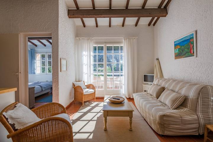 Maison de campagne pour 4 personnes, avec balcon et piscine, adapté aux familles à La Croix-Valmer - 4