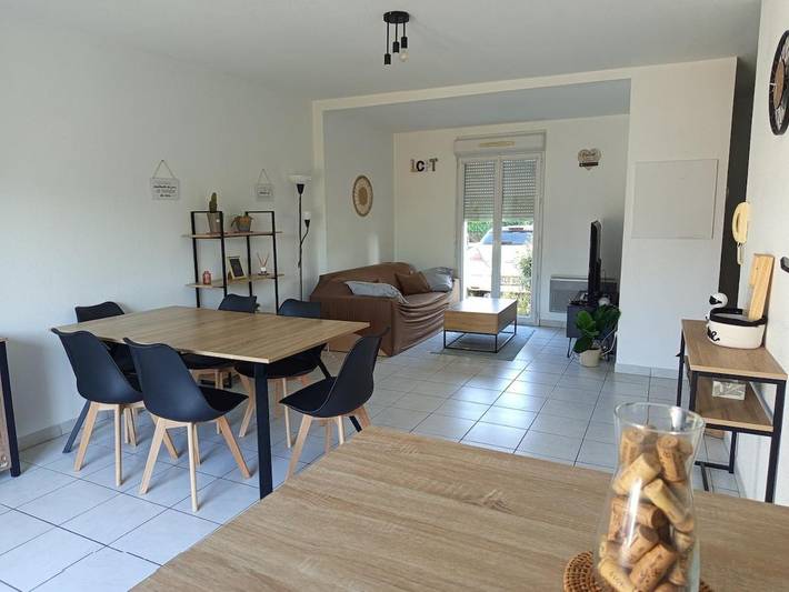 Maison de vacances pour 6 personnes, avec terrasse ainsi que jardin et piscine