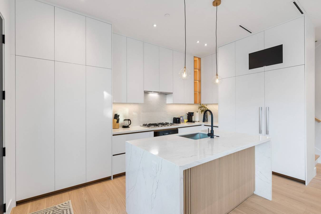 Brand New 3Br Home | Ocean & Mountain Views! in Vancouver, Columbia Británica