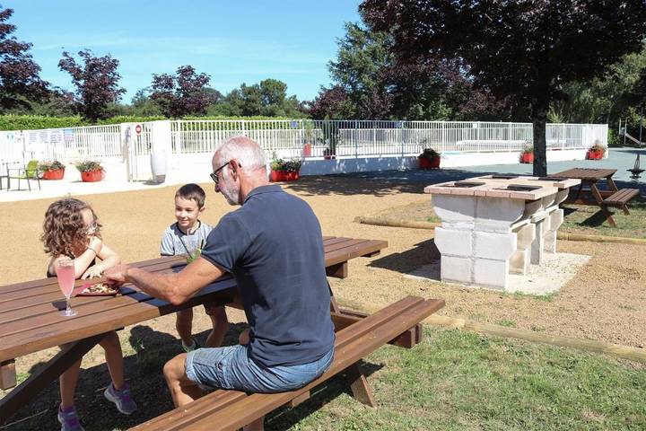Parc de vacances pour 4 personnes, avec piscine et jardin en Vendée - 4