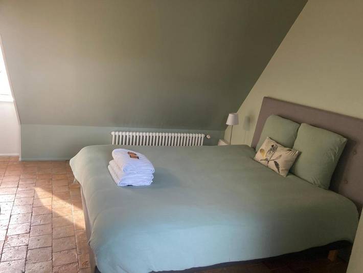 Chambre d’hôte pour 3 personnes, avec terrasse et piscine ainsi que vue et jardin à La Flèche - 4