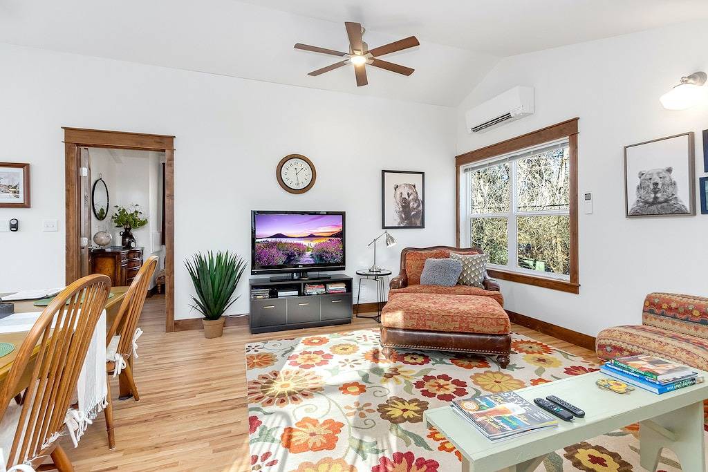 Ganze Wohnung, The Beautiful Bear’s Den! Walk to Old Town & Csu! in Fort Collins, Larimer County