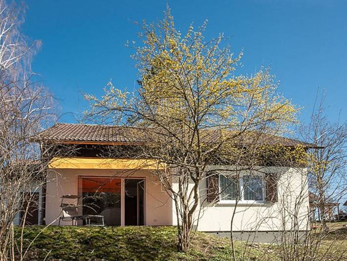 Ferienhaus für 6 Personen, mit Terrasse und Garten sowie Pool