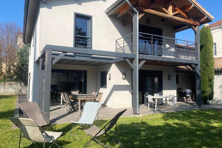 Maison de vacances pour 10 personnes, avec jardin et balcon à Montélimar