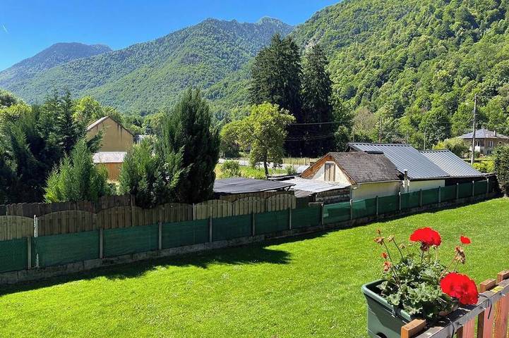 Gîte pour 6 personnes, avec jardin et balcon, animaux acceptés à Saint-Béat