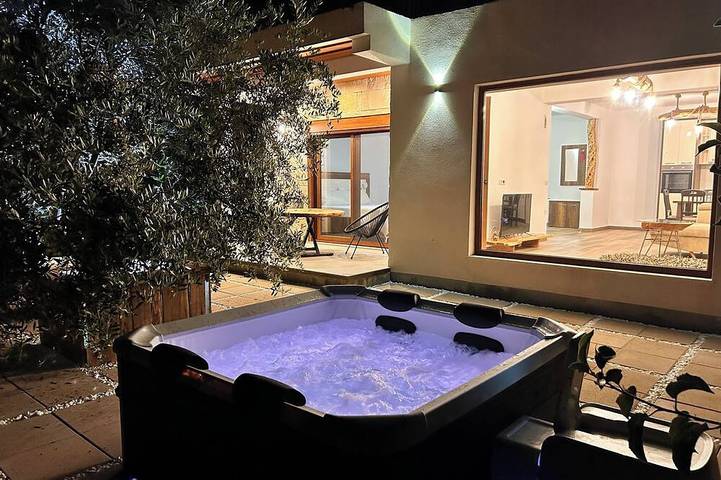 Villa voor 4 personen, met whirlpool in Montenegro