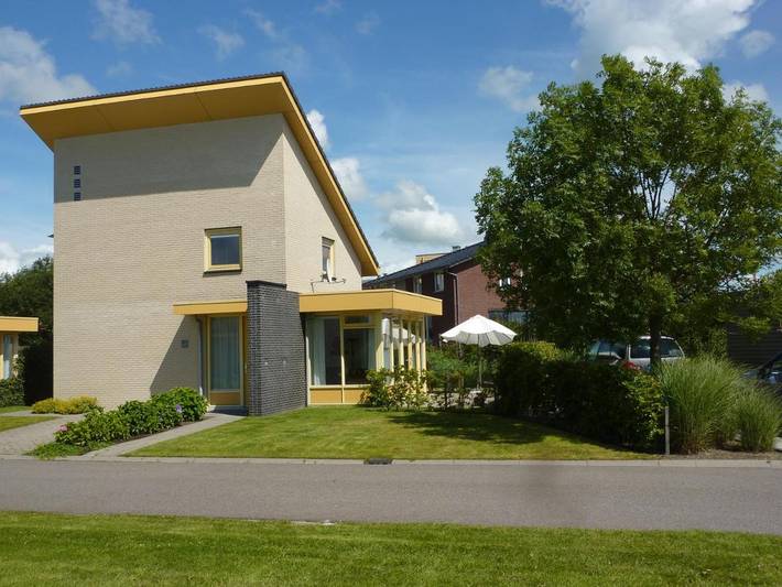 Ferienhaus für 7 Personen, mit Terrasse und Garten sowie Pool und Sauna in Koudum