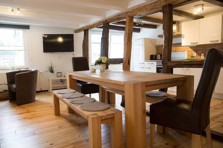 Ferienhaus für 10 Personen, mit Balkon und Whirlpool sowie Garten und Sauna in Windecker-Ländchen