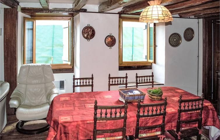 273sqft Apt w/TV, Freezer & Internet, 500m to Aldudes in Aldudes, Region de Bayona