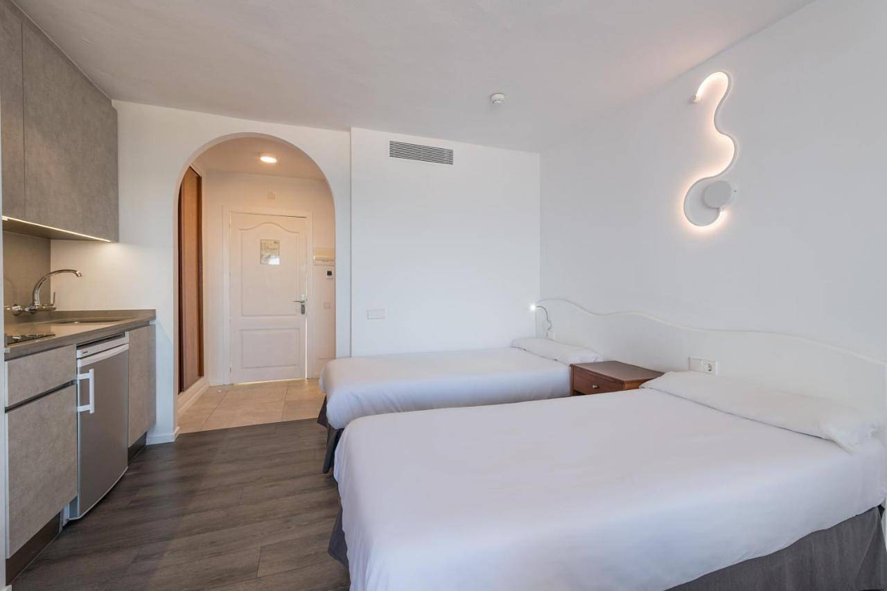Apartamentos La Kiki in Playa Es Pouet, Sant Antoni de Portmany