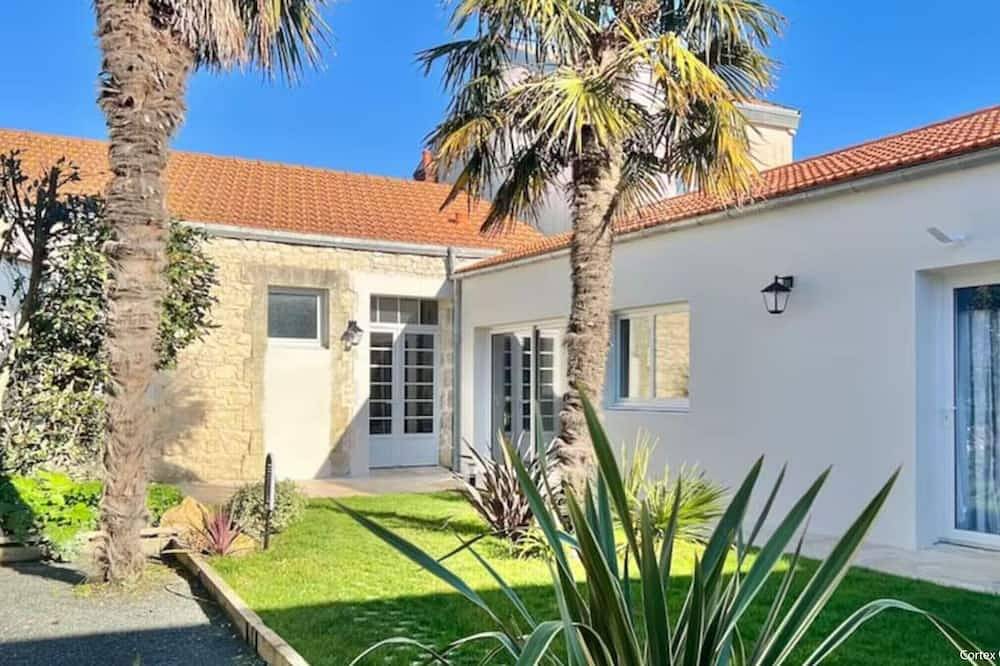 Grande Maison à 10min du Centre-ville - Beau Jardin et Terrain de Pétanque in La Rochelle, Région de La Rochelle