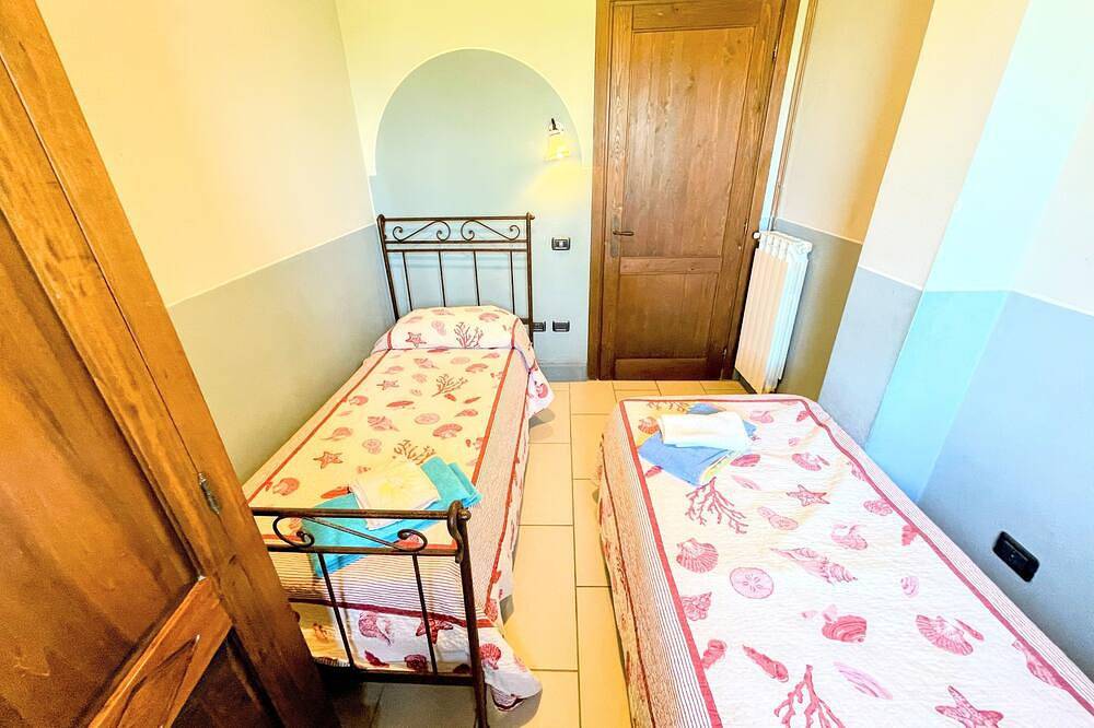Entire apartment, Apt 5 Aircon, Wifi, infinity pool, Jacuzzi, gardens Incredible! Sleeps 4 in Spoleto, Perugia Province