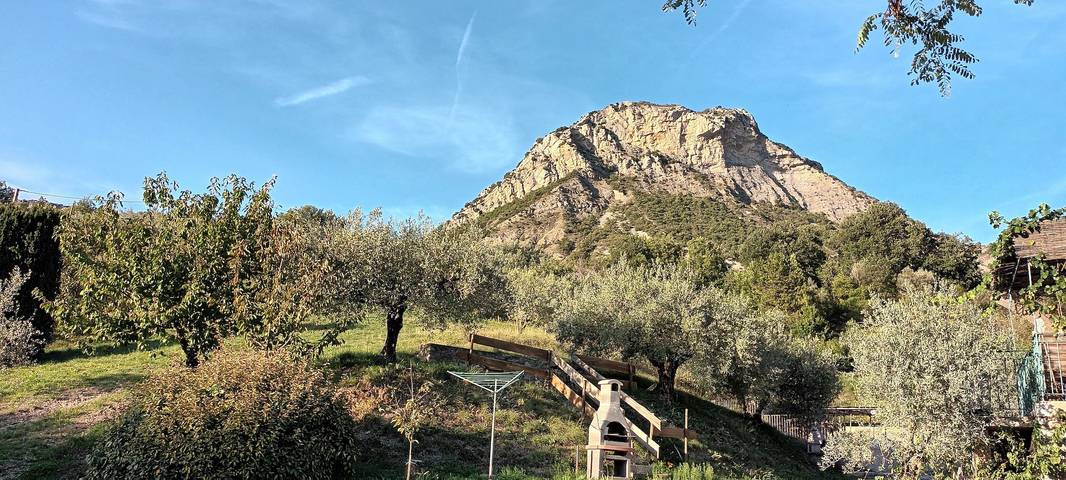 Appartamento intero, Appartamento "Le Chèvrefeuille": vista montagna, Wi-Fi e aria condizionata in Sahune, Nyons e dintorni