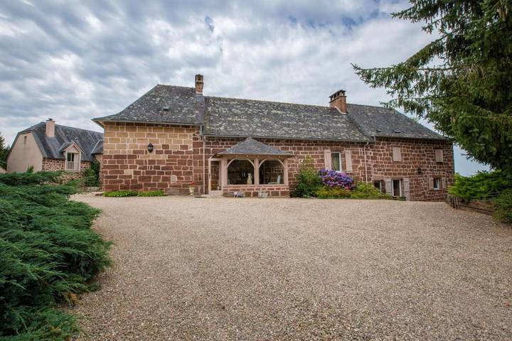 Chambre d’hôte pour 2 personnes, avec Balcon et Terrasse ainsi que Jardin et Piscine