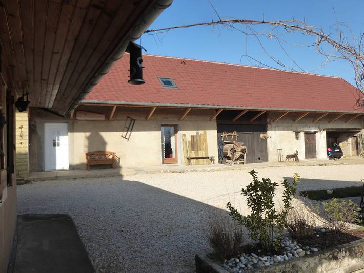 Gîte pour 5 personnes, avec terrasse et jardin à Mouthier-en-Bresse