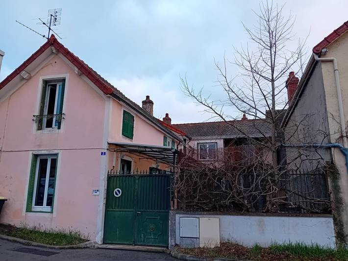 Cottage pour 2 personnes, avec jardin à Givry