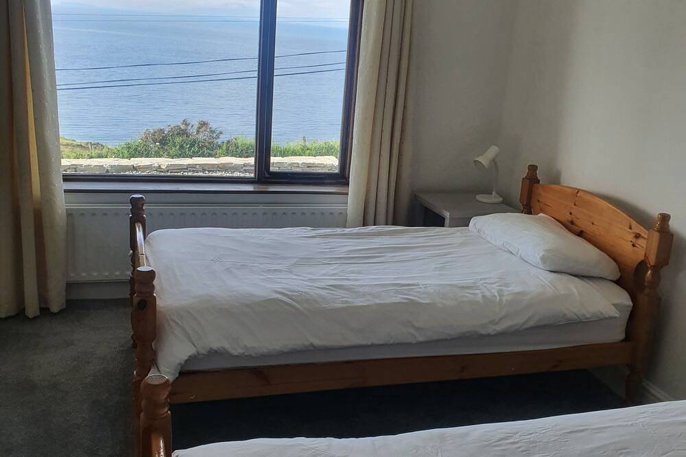 Neu renoviertes Haus mit Blick auf den Atlantischen Ozean in Connemara in Rinvyle ED, Connemara