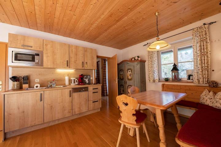 Ferienwohnung für 2 Personen, mit Balkon am Eibsee - 2