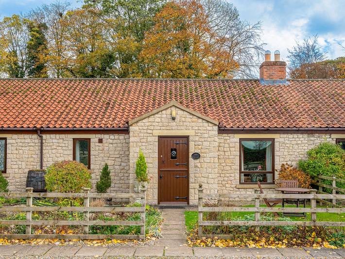 Log cabin for 2 people, with garden in Pickering
