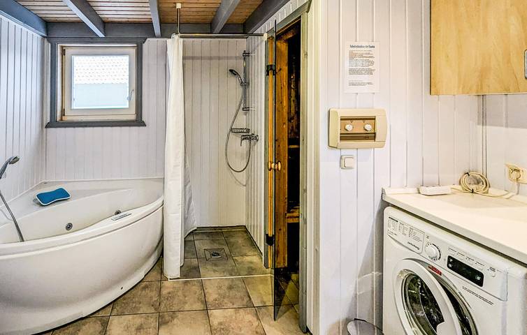 Ganze Ferienwohnung, Modernes Strandapartment mit Parkplatz & WiFi, 2,5km vom Strand entfernt in Rechlin, Müritz