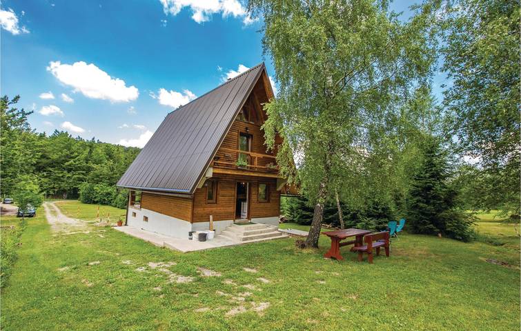 Charmante 74 m² große Wohnung mit Terrasse und Parkplatz in Delnice, Primorje-Gorski Kotar