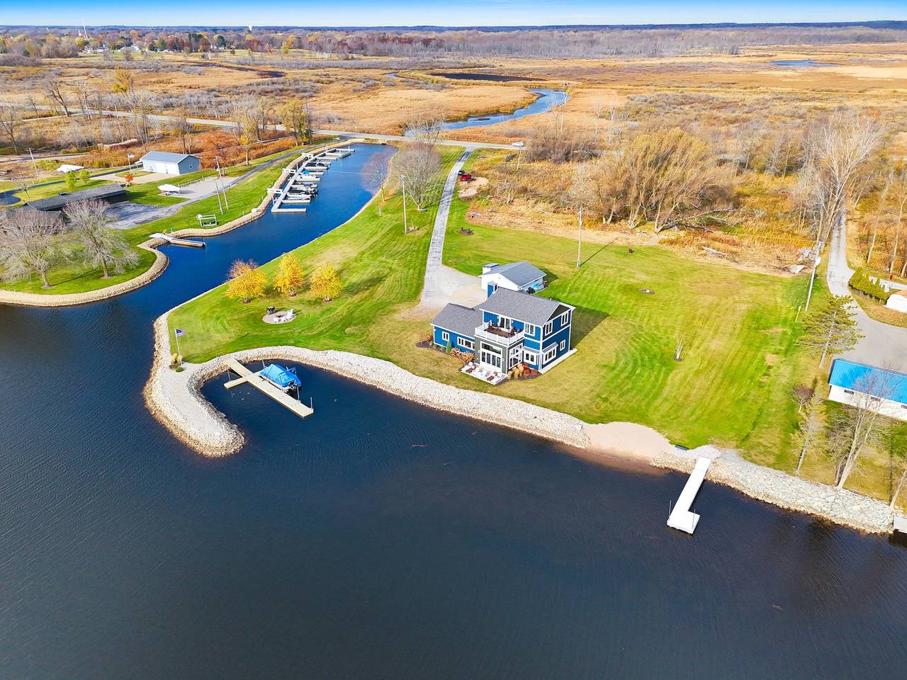 Lakeside Retreat | 2 Docks | Bay Access in Condado de Oconto