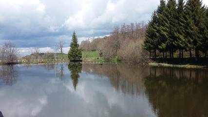 Gîte pour 5 personnes, avec jardin ainsi que vue sur le lac et vue à Orcival (Puy-de-Dôme)