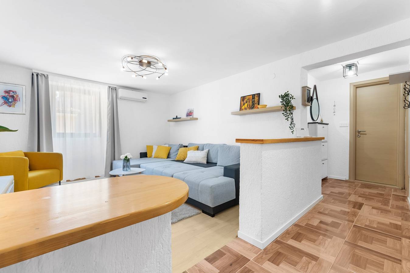 Geheel appartement, Charming City-Center Apartment Just Steps from the Sea and Local Attractions in Novigrad in Novigrad, Regio Umag