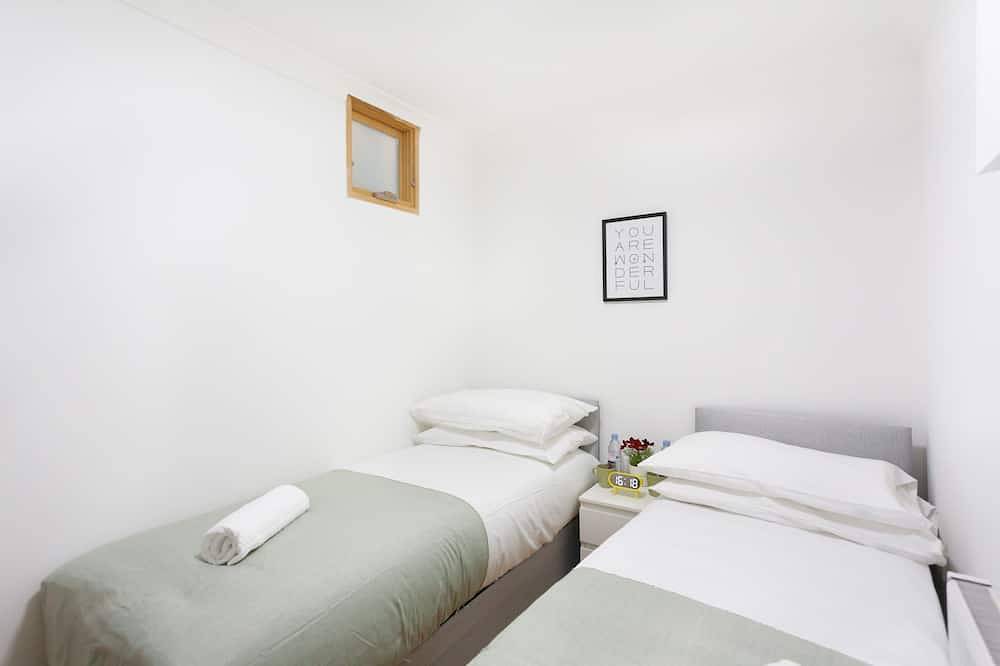 Cosy Twin Room 2 Min to Arsenal Stadium 3 in Islington, London