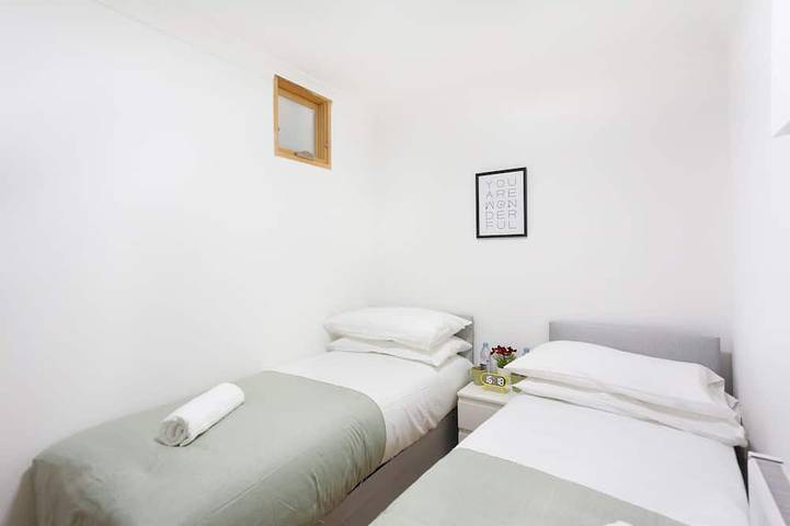 Bed and breakfast for 2 people in London