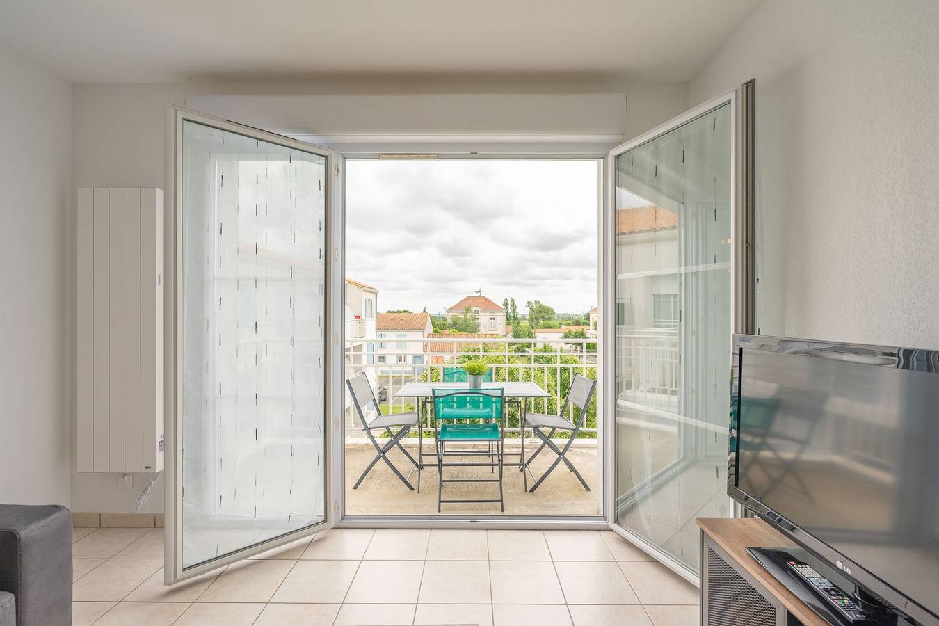 Ganze Wohnung, Apartment 'Evasion Charentaise' mit Gemeinschaftspool, Balkon und Wlan in Marennes, Côte de Beauté