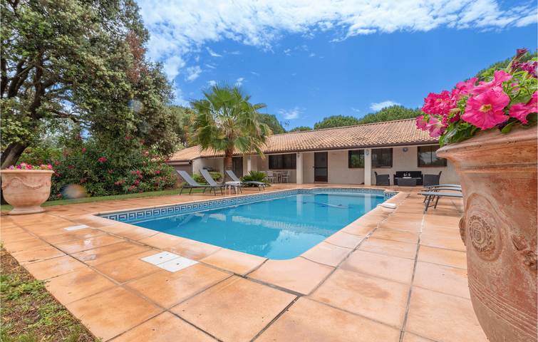 Casa de vacaciones para 8 personas, con jardín además de terraza y piscina - 1