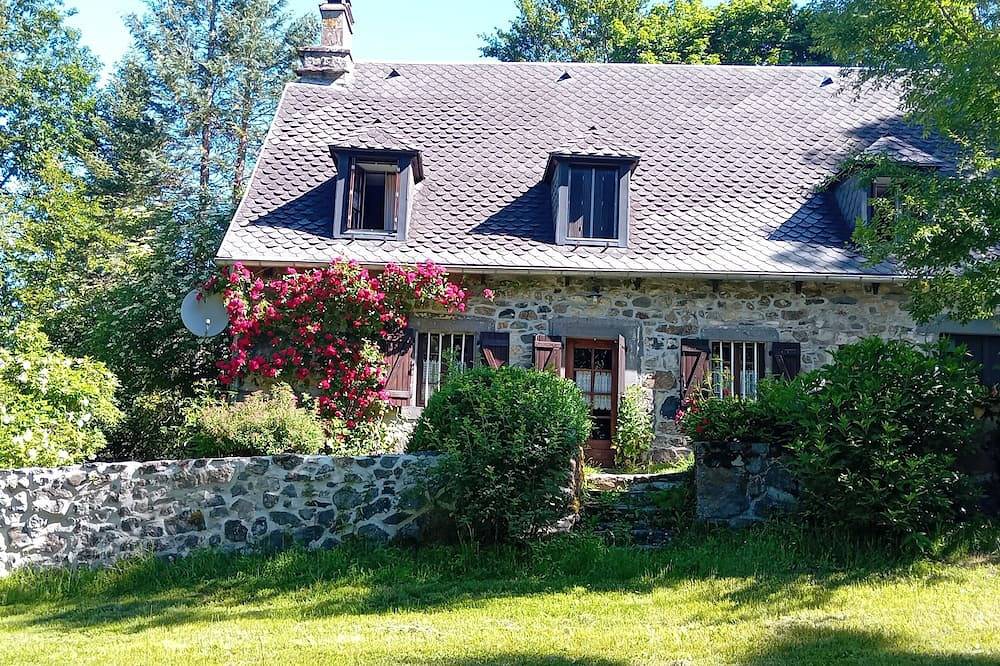 Altes Bauernhaus restauriert warme Dekoration komfortabel auf einem 3 ha großen Grundstück in Saint-Donat, Regionaler Naturpark Volcans d'Auvergne