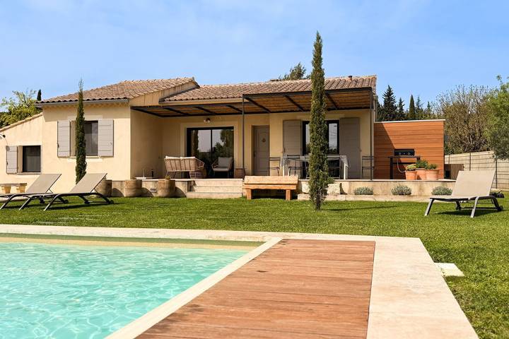 Location de vacances pour 8 personnes, avec Piscine à Paradou