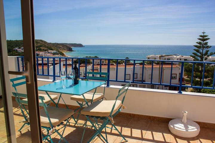 Location de vacances pour 4 personnes, avec terrasse et vue, animaux acceptés à Salema - 2