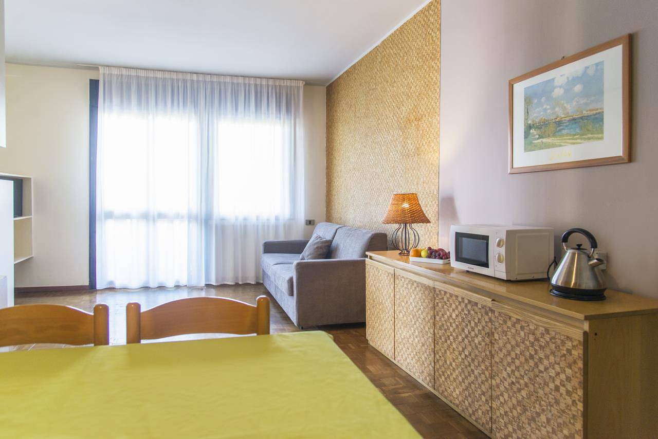 Appartement entier, Residenz Monica Dreizimmer-Wohnung Triplo Comfort für 5 Personen  in Riva del Garda, Montagnes autour du lac de Garde