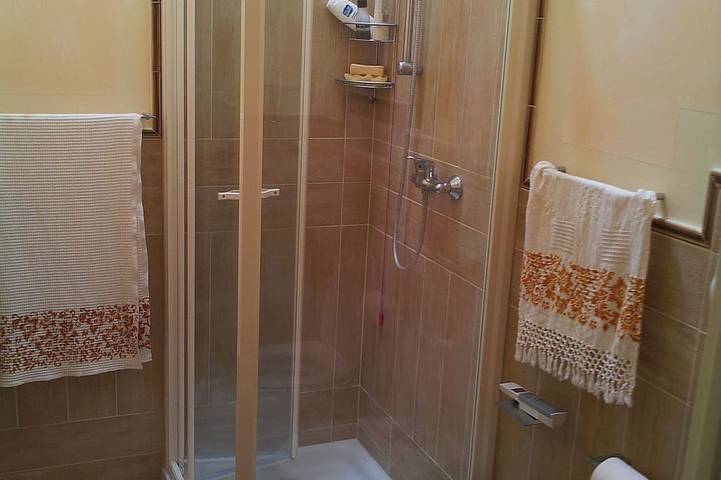 Villa mit Pool 100 m vom See entfernt in Lido di Manerba, Manerba del Garda