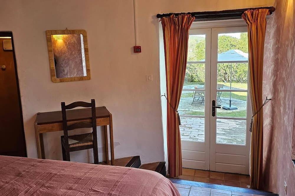 Entire apartment, Domaine de Bagard - Gîte la Source 62m² 4/6 pers Large terrace in Sauve, Le Vigan region