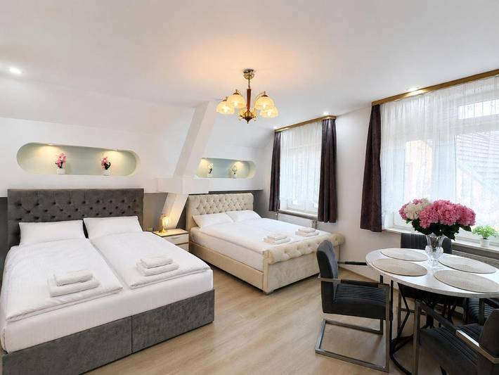 Hostel für 4 Personen, mit Seeblick in Rheinhessen - 2