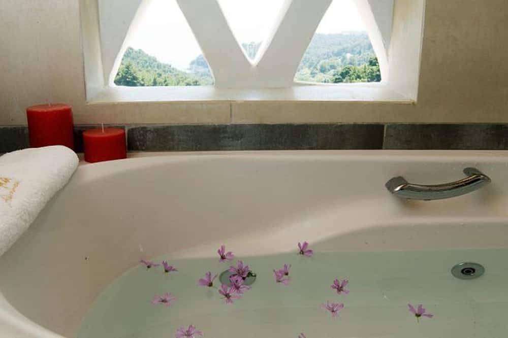 Deluxe Alonissos Island | Villa Elia | 1 Bedroom | Private Pool & Beautiful Sea in Alonissos