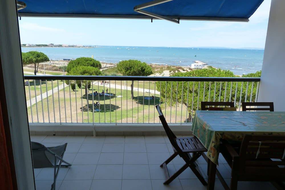 Entire apartment, 3 room apartment, sea view (1st line) - le Grau Du Roi - Gard - France in Le Grau-du-Roi, Côte d'Améthyste