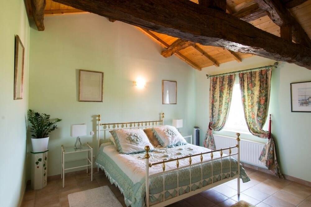 Promo Mai Juin - Château viticole 19ème siècle au coeur du vignoble. Piscine&Spa in Cézac, Région de Blaye